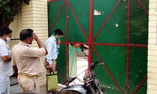 नाका में ट्रांसपोर्टर ने पत्नी को गोली मारने के बाद दी जान, व्यापार ठप होने से था परेशान ट्रांसपोर्टर