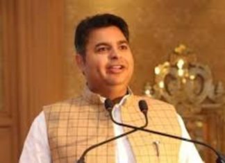 लखनऊ से नोएडा