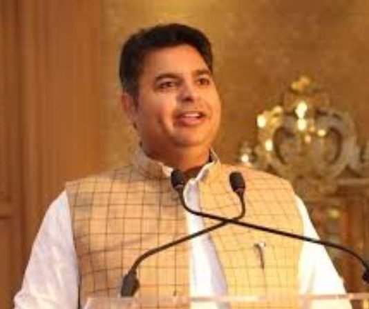 सपा का पलटवार, “अभिषेक मिश्रा बोले, लखनऊ से नोएडा तक मौजूद है प्रमाण, सत्ता में रहने पर मायावती लगवातीं हैं किसकी मूर्तियां लखनऊ से नोएडा