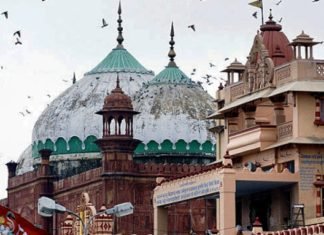 राम मंदिर निमार्ण के बीच अब मथुरा में कृष्ण जन्मभूमि मामला पहुंचा कोर्ट, शाही ईदगाह मस्जिद हटाने की मांग कृष्ण जन्मभूमि