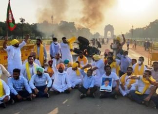 कृषि बिल के विरोध में इंडिया गेट पर फूंका गया ट्रैक्टर, पांच गिरफ्तार इंडिया गेट