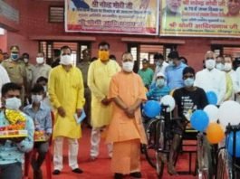 प्रधानमंत्री के जन्मदिन पर सीएम योगी ने दिव्यांगों को वितरण किए ट्राईसाइकिल व व्हीलचेयर, कही ये बातें मोदी के 70वें जन्मदिन