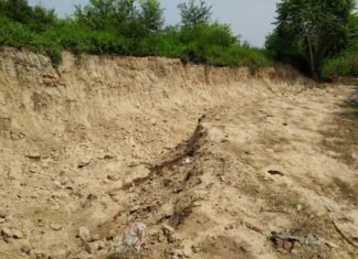 पीजीआइ में खनन माफिया ने खोद डाली सैकड़ों डंफर मिट्टी, शिकायत के बाद भी समय से नहीं पहुंचें अधिकारी पीजीआइ में खनन माफिया