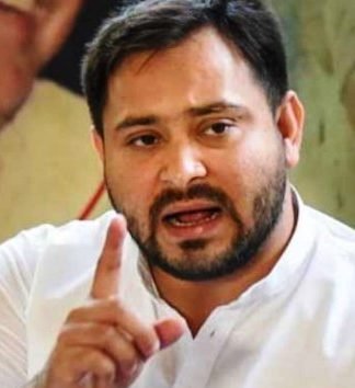 तेजस्वी का तंज