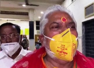 कमल प्रिंट वाला मास्क