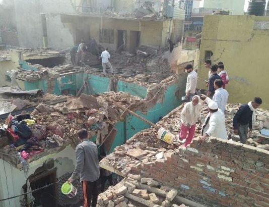 मकान में विस्‍फोट