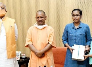 टॉपर आकांक्षा सिंह