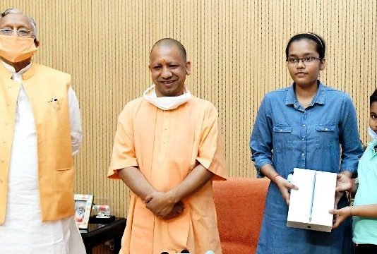 टॉपर आकांक्षा सिंह