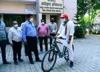 साइकिल से उपकेंद्र का निरीक्षण करने पहुंचे ऊर्जा मंत्री ने कहा, इलेक्ट्रिक गाड़ियों के उपयोग को दे बढ़ावा इलेक्ट्रिक गाड़ियां