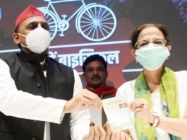 समर्थकों के साथ सपा में शामिल हुईं कांग्रेस की पूर्व सांसद अन्नू टंडन, अखिलेश ने दिलाई सदस्यता पूर्व सांसद अन्नू टंडन