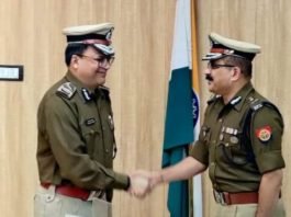 सुजीत पांडेय पर गिरी जहरीली शराब कांड की गाज, डीके ठाकुर ने संभाला पुलिस कमिश्नर लखनऊ का पदभार डीके ठाकुर