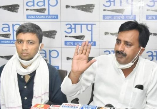 AAP की योगी सरकार से मांग, “कोरोनाकाल में परेशान गरीब व मध्यम वर्ग के लिए आर्थिक पैकेज की करें घोषणा, स्कूलों की फीस कराएं आधी” कोरोनाकाल