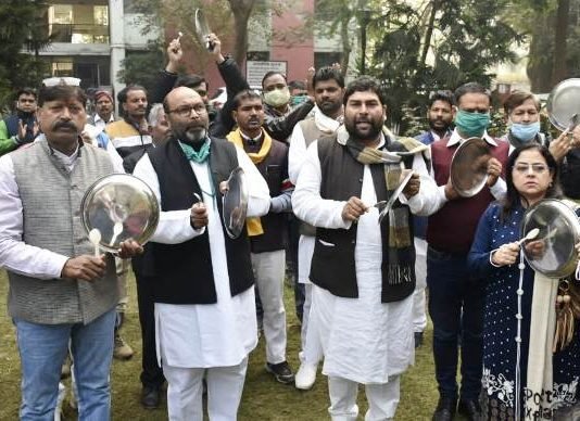 हाउस अरेस्ट