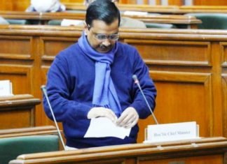 विधानसभा सत्र में केजरीवाल ने फाड़ीं कृषि कानूनों की प्रतियां, पूछा और कितनी जान लोगे 'अंग्रेजों से भी बदतर' न बनें