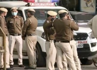 कृषि कानून के खिलाफ जारी रहा किसान आंदोलन, पुलिस ने बढ़ाया दिल्ली की सीमाओं पर सुरक्षा बंदोबस्त किसान आंदोलन