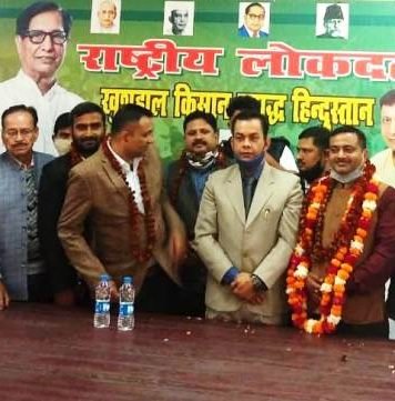 भाजपा व हिंदू युवा वाहिनी के पदाधिकारियों के साथ अधिवक्ताओं ने ली रालोद की सदस्यता राष्ट्रीय लोकदल