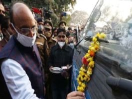 लखनऊ पहुंची कोरोना वैक्सीन की पहली खेप, स्वास्थ्य मंत्री ने रिसीव कर कहीं ये खास बातें लखनऊ पहुंची वैक्सीन