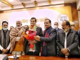 रिटायर्ड IAS अधिकारी अरविंद शर्मा हुए भाजपा में शामिल, करीब 20 साल मोदी के साथ कर चुके हैं काम रिटायर्ड आइएएस अधिकार