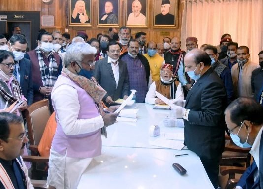 UP विधान परिषद में BJP के दस व सपा के दो सदस्य निर्विरोध हुए निर्वाचित, दिलाई गई शपथ उत्तर प्रदेश विधान परिषद