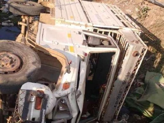 ट्रक ने पिकअप में मारी टक्‍कर