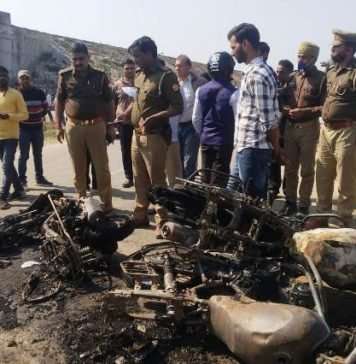 आगरा एक्सप्रेस-वे पर सड़क हादसा, बाइक की टंकी फटने से युवक की झुलसकर मौत सड़क हादसा