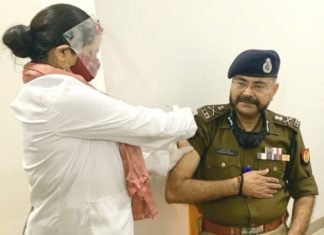 कोरोना वैक्सीन लगवाने के बाद बोले ADG प्रशांत कुमार, हमें अपने वैज्ञानिकों पर गर्व कोरोना वैक्सीन