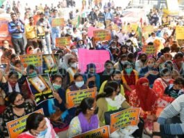 69 हजार शिक्षक भर्ती: नियुक्ति की मांग को लेकर अभ्यर्थियों ने किया बेसिक शिक्षा निदेशालय पर प्रदर्शन बेसिक शिक्षा निदेशालय
