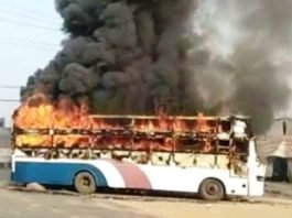 डबल डेकर बस