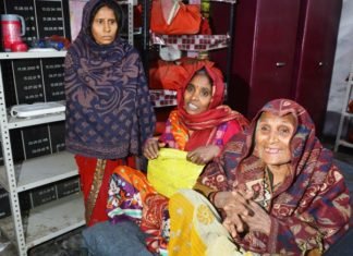 विधानसभा के सामने एक ही परिवार के सात लोगों ने किया आत्मदाह का प्रयास, पुलिस व दबंगों से परेशान होकर उठाया कदम आत्मदाह का प्रयास