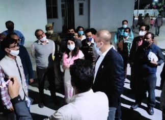 एलडीए VC ने किया सृष्टि-स्मृति अपार्टमेंट का निरीक्षण, घटिया निर्माण व कमियां देख हुए नाराज, दिए जांच के आदेश, डेडलाइन की तय, मासूमों के चेहरे पर भी बिखेरी मुस्कान सृष्टि व स्मृति अपार्टमेंट