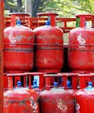 अब घरेलू सिलिंडर हुआ महंगा, रसोई गैस में 29 रुपये की बढ़ोतरी एलपीजी सिलेंडर का दाम बढ़ा