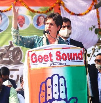 प्रियंका का हमला, प्रधानमंत्री के पास घूमने के लिए पैसा, किसानों को देने के लिए नहीं गन्ना बकाया भुगतान