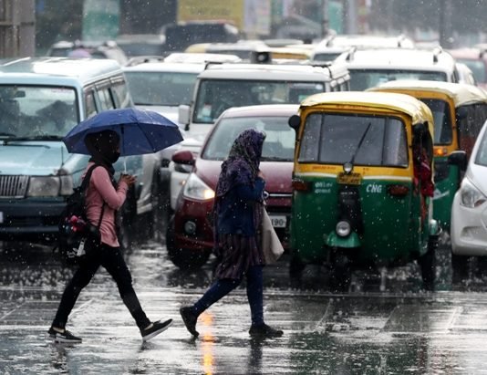 यूपी में मौसम ने फिर बदला तेवर, 28 मार्च तक होती रहेगी बारिश मौसम ने बदला तेवर