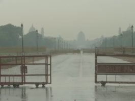рдореМрд╕рдо рдХреА рдХрд░рд╡рдЯ рд╕реЗ рджрд┐рд▓реНрд▓реА-NCR рдореЗрдВ рдмрд░рд╕реЗ рдмрд╛рджрд▓, рддреЗрдЬ рд╣рд╡рд╛рдУрдВ рдиреЗ рдХрд░рд╛рдпрд╛ рдардВрдб рдХрд╛ рдПрд╣рд╕рд╛рд╕ рдореМрд╕рдо рдХреА рдХрд░рд╡рдЯ
