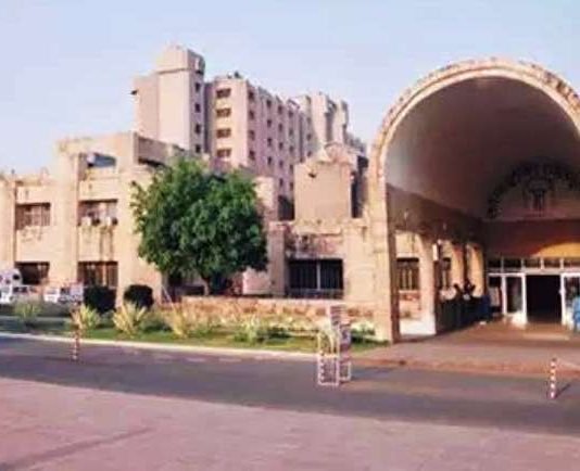 PGI निदेशक के बाद उनकी पत्नी भी मिलीं कोरोना संक्रमित, दंपत्ति पूर्व में लगवा चुके थे वैक्सीन की दोनों डोज