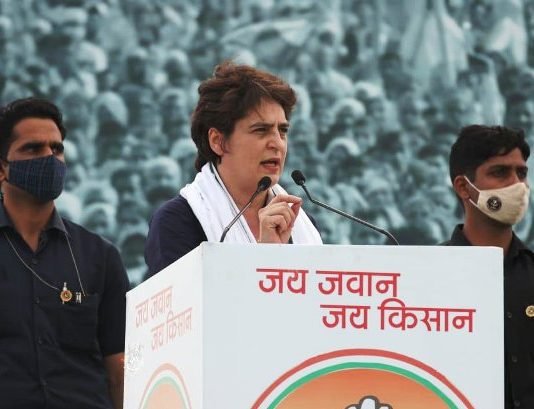 महापंचायत में प्रियंका का हमला, अंग्रेजों की तरह किसानों का शोषण कर रही भाजपा सरकार महापंचायत में प्रियंका