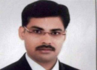 अधिकारियों के खिलाफ अमर्यादित बात करने पर तहसीलदार मोहनलालगंज निखिल शुक्ला निलंबित तहसीलदार निलंबित
