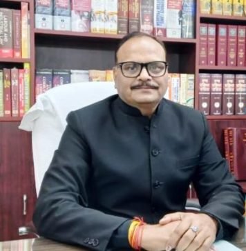 कोरोना काल में सुविधाओं का अभाव देख अब कानून मंत्री ने DM को लिखा पत्र, विधायक निधि से दिए एक करोड़ रुपये कानून मंत्री