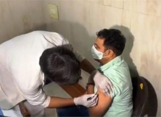 ऊर्जा और स्वास्थ्य मंत्री ने ली कोरोना वैक्सीन की पहली डोज, राहुल-अखिलेश को भी दी नसीहत वैक्सीन की पहली डोज