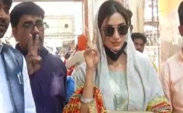 यूपी पंचायत चुनाव में मिस इंडिया रनर अप दीक्षा सिंह ने दाखिल किया नामांकन मिस इंडिया रनर अप दीक्षा सिंह