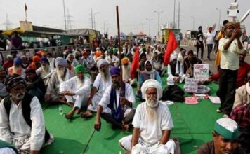 किसानों के साथ अपमानजनक व्यवहार
