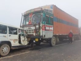 डिप्टी सीएम केशव मौर्या के सुरक्षा दस्ते की बोलेरो को कंटेनर ने मारी टक्कर, तीन पुलिसकर्मी घायल कंटेनर ने मारी टक्कर