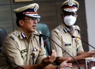 मुकुल गोयल ने संभाला यूपी के डीजीपी का चार्ज, बताईं ये प्राथमिकताएं नए डीजीपी मुकुल गोयलनए डीजीपी मुकुल गोयल