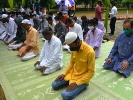 लखनऊ-वाराणसी सहित यूपी के अन्य शहरों में कोरोना गाइडलाइन का पालन कर अदा की गयी ईद-उल-अजहा की नमाज ईद उल अजहा की नमाज
