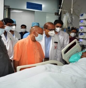 कल्याण सिंह को देखने PGI पहुंचे CM योगी, जाना हाल कल्याण सिंह