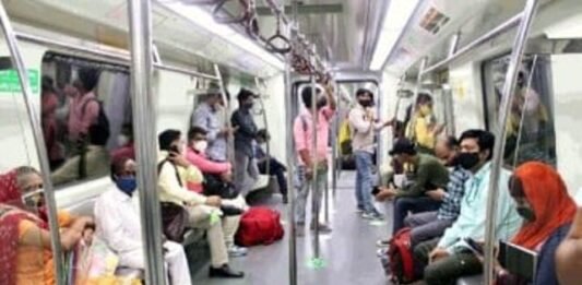 दिल्ली सरकार ने लॉकडाउन में दी राहत, सोमवार से सौ प्रतिशत क्षमता से चलेगी मेट्रो व बसें दिल्ली में वीकेंड कर्फ्यू