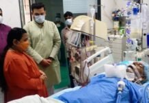 कल्याण सिंह को देखने अस्पताल पहुंचीं उमा भारती ने कहा, यकीन है वो ठीक होकर जल्द लौटेंगे, विपक्ष पर भी बोला हमला अस्पताल पहुंचीं उमा भारती
