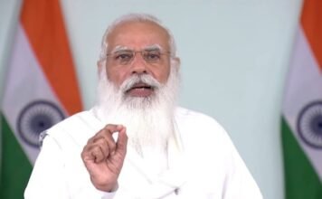 देश को संबोधित कर PM मोदी ने कोरोना पर चेताया, कहा कवच कितना भी हों मजबूत, युद्ध चल रहा तो नहीं डालते हथियार युद्ध में हथियार