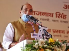 लालजी टंडन की प्रतिमा