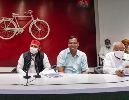 अखिलेश का आरोप, प्रशासन की मदद से गुंडागर्दी कर भाजपा ने जीता जिला पंचायत अध्यक्ष व ब्लॉक प्रमुख का चुनाव सत्तारूढ़ भाजपा